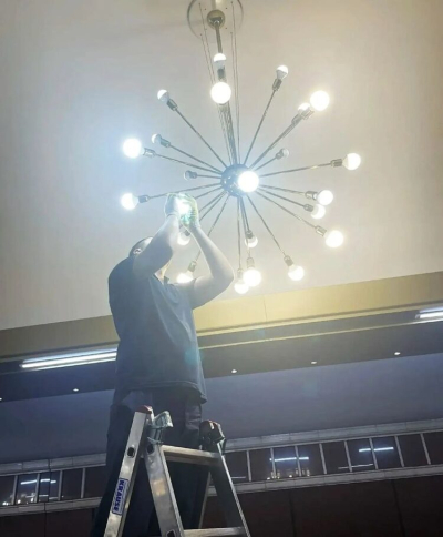Более полутора сотен ламп обновили в метро Казани