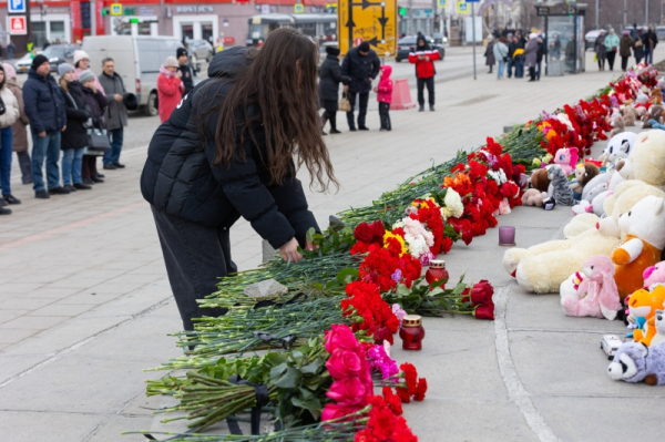Город в трауре после гибели ребенка под снегом: в Лянторе прощаются с Данилом