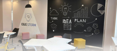 Почти 100 казахстанских школ оформили в едином дизайне