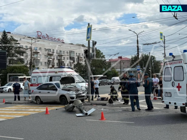 Водитель &laquo;Лады&raquo; въехал в толпу пешеходов в Омске