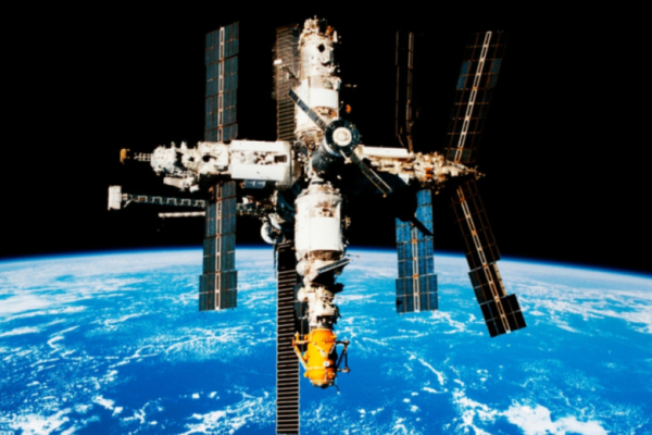 NASA вернуло своих астронавтов на МКС