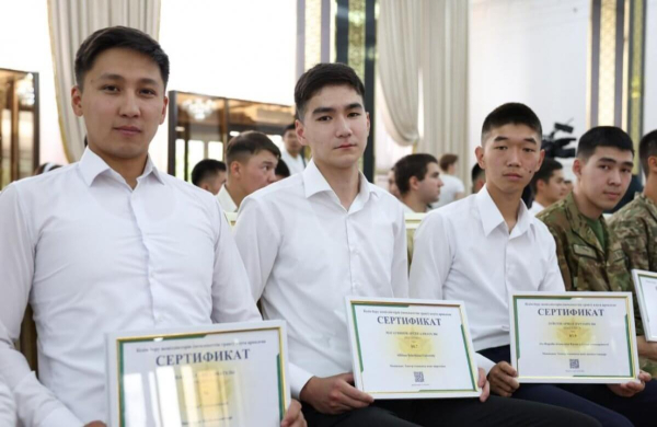 Отслужившие казахстанцы получили тысячи грантов на обучение