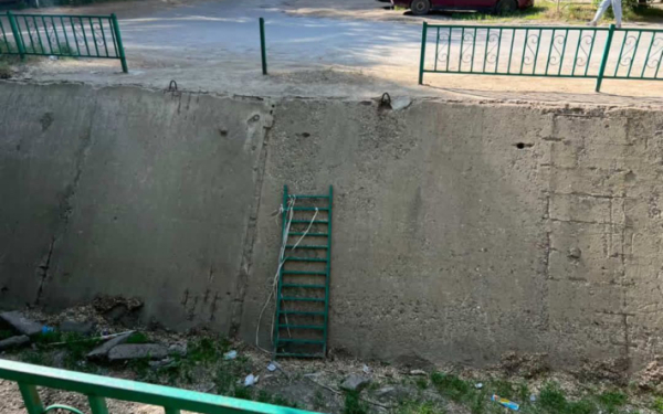 Народный репортер. Заборчик валяется в канаве