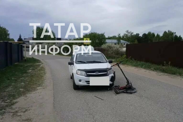 На видео попал момент ДТП с 12-летним ребенком на самокате в Татарстане