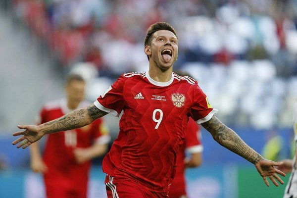 Суд прекратил уголовное дело Федора Смолова после драки в &laquo;Кофемании&raquo;