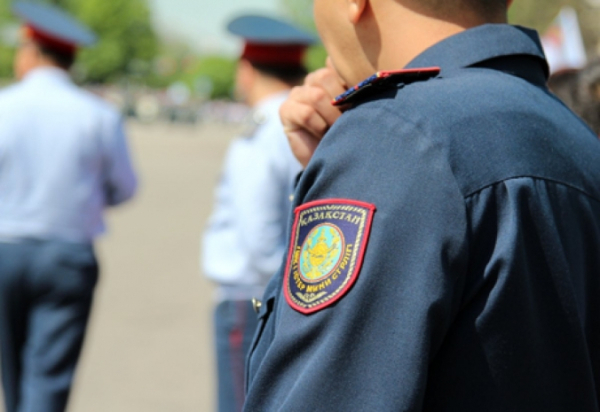 За интимную переписку с девочкой-подростком уволили полицейского в области Абай