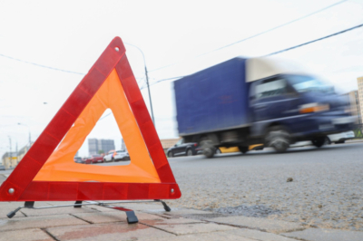 Автобус в Петербурге сбил перебегающих дорогу маму с дочкой
