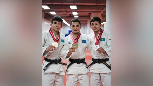 Четыре медали за день: сборная Казахстана успешно стартовала на Qazaqstan Barysy Grand Slam