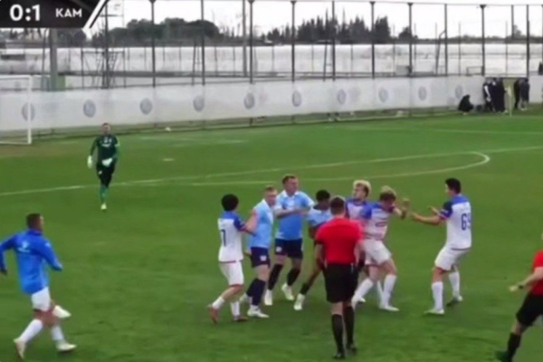 Массовая драка произошла между игроками ФК &laquo;Крылья Советов&raquo; и &laquo;КАМАЗ&raquo; на товарищеском матче