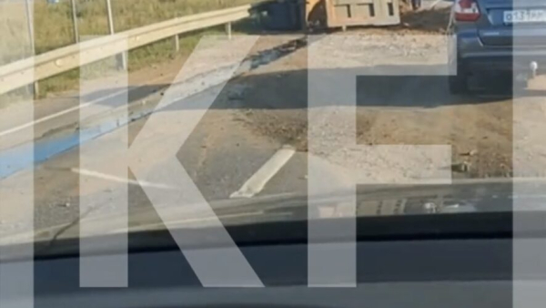 У трассы М12 в Татарстане самосвал завалился на бок, движение частично перекрыто - видео 06/08/2026 &ndash; Новости