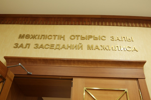 Важно усилить контроль за долевым строительством: в Сенате обсуждают новый закон