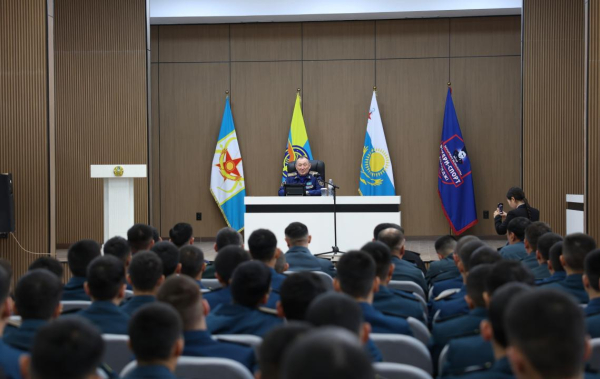 Министр обороны встретился с кадетами нового военно-спортивного колледжа