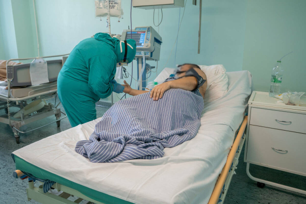 Возвращение Эболы: почему лихорадка вызывает большую смертность и кто рискует ею заразиться