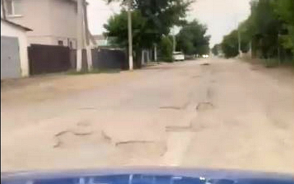 Народный репортёр. Асфальт на улице в ужасном состоянии