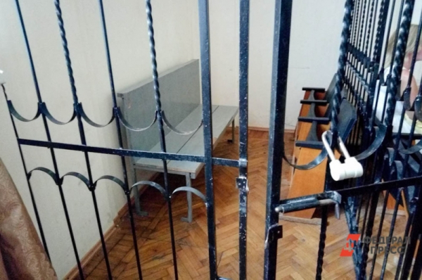 Подделал справку и вымогал взятку в ЛНР бывший чиновник из Астраханской области