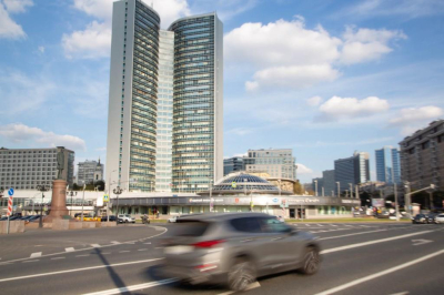 Механики уронили с подъемника новый спорткар Chevrolet Corvette Z06