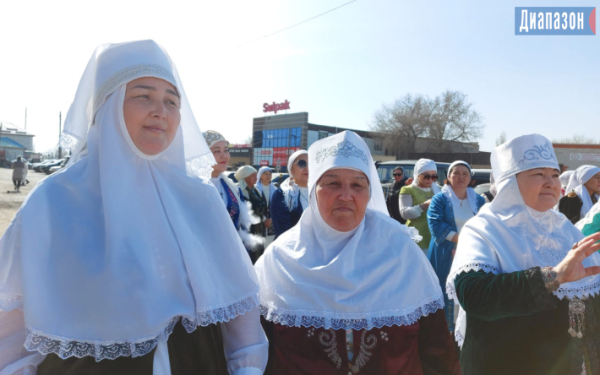 Шествие в национальной одежде прошло в Шалкаре