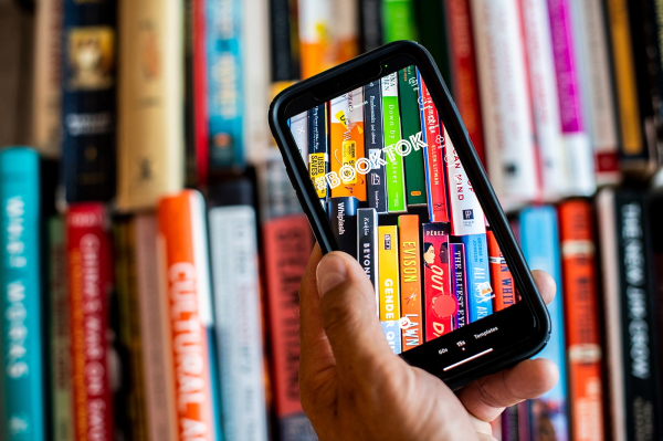 Книжная осень в TikTok: что советуют креаторы платформы