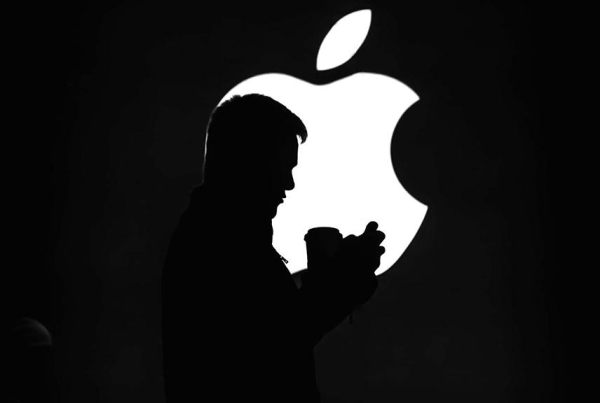 Акции Apple упали из-за решения Китая расширить запрет на использование iPhone