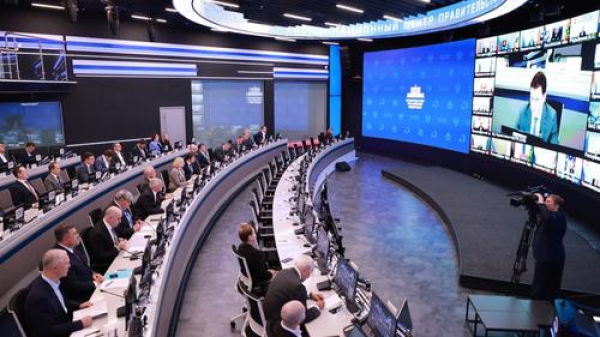 Новак поручил регионам уделить внимание эффективности использования бензина