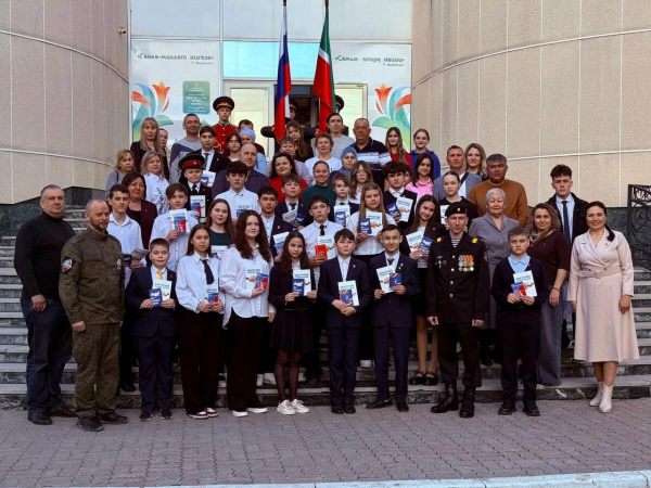 В Альметьевске участники СВО вручили юным гражданам паспорта