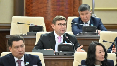 Депутат партии «AMANAT» потребовал усилить борьбу с дипфейками и цифровым мошенничеством