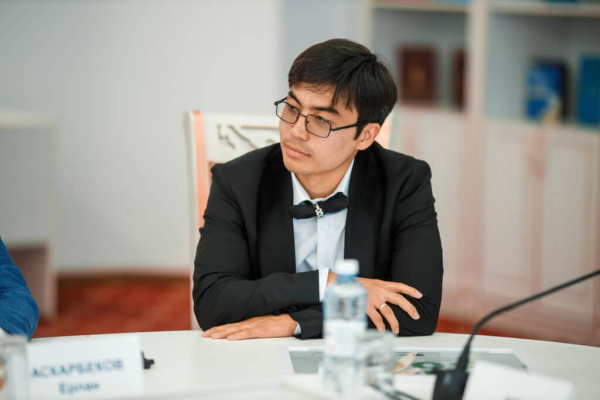 Писатель из Актобе рассказал, куда потратит пожизненную премию