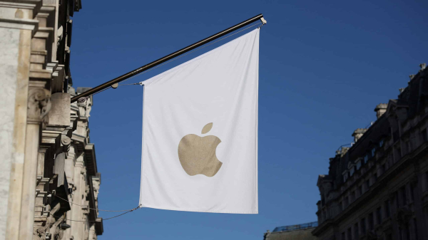 Оптимизм инвесторов по поводу iPhone с ИИ поднял акции Apple до рекорда