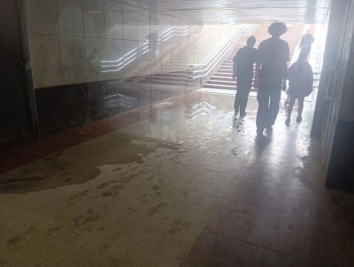 В центре Екатеринбурга затопило подземный переход: &laquo;Запах отвратительный&raquo;