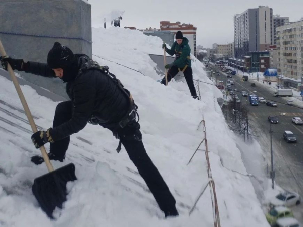 В&nbsp;Казани после поручения Метшина очистили от&nbsp;снега крыши 169 домов