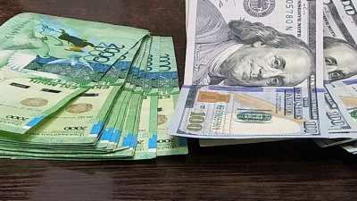 Тенге резко снизился к доллару