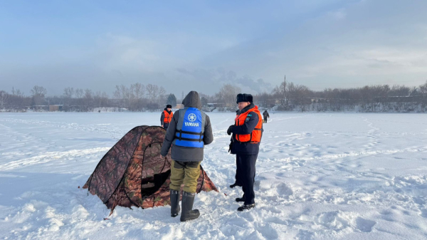 По тонкому льду: об опасностях зимней рыбалки напомнили спасатели