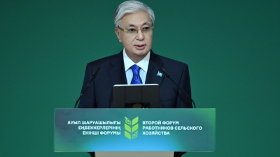 Президент отметил стратегическую роль аграрного сектора и поздравил специалистов с профессиональным праздником