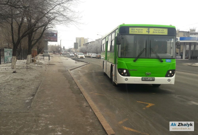 Автобус врезался в забор жилого дома в Талгайране