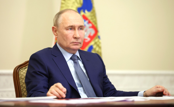 Путин: Россия уверенно противостоит всем попыткам сдержать развитие