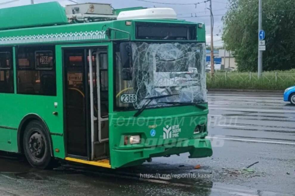 В Казани столкнулись два троллейбуса &ndash; пострадала женщина