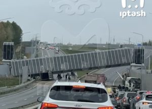 Надземный переход обрушился в Татарстане, пострадали два человека