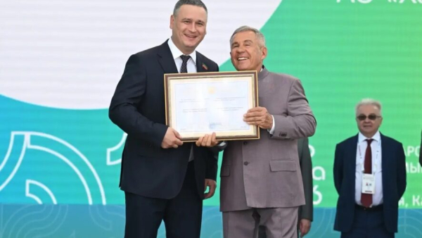 Гендиректору ХК "Чистополье" Залакову вручили благодарность Раиса РТ на "Агроволге-2026" 09/07/2026 – Новости