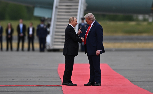 Песков не сообщил, поздравит ли Путин американского лидера с днем рождения