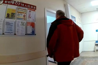 Соскучился по женской ласке: 56-летний пациент, прикрываясь высоким давлением, две недели приставал к врачу на 30 лет младше